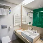 Park By Radisson & מלון